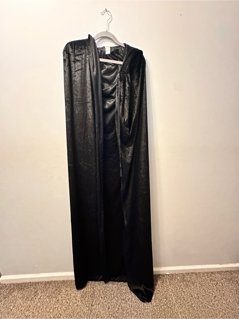 Black hooded cloak cape very nice! 64” long Halloween magiquest